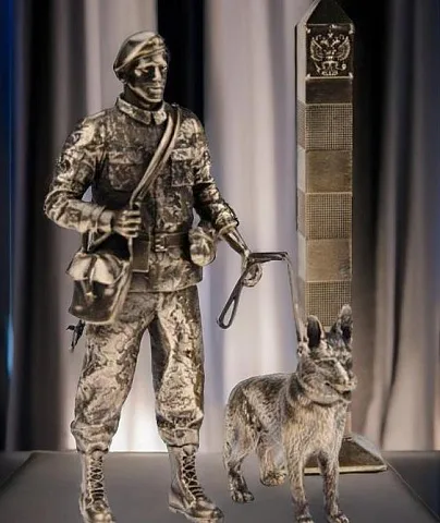 На память: Бронзовая статуэтка «Пограничник», 140×60×35 мм