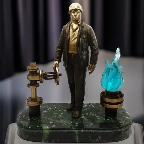 Бронзовый сувенир «Работник газовой промышленности» — оригинальный подарок