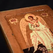 Икона деревянная "Ангел Хранитель" — красивый подарок — фотография 4