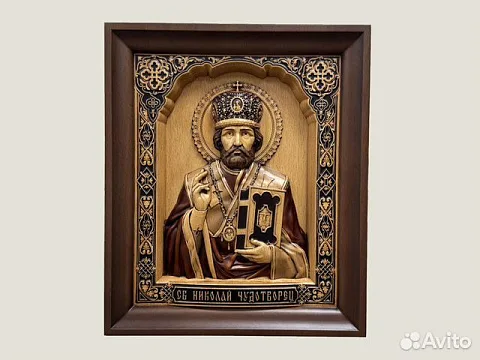 Святой Николай Чудотворец резная икона из бука — оригинальный подарок