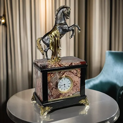 Каминные часы «Конь» из яшмы и долерита, 155×95×290 мм — необычный подарок