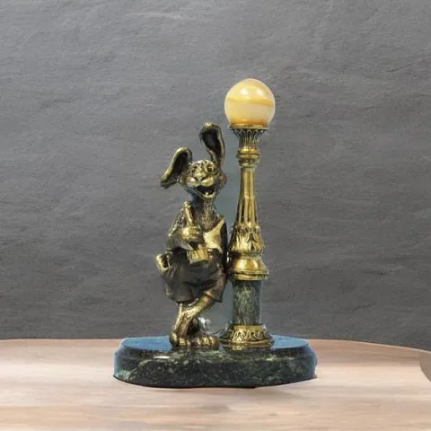 Композиция «Вечерело» из бронзы — заяц у фонаря — оригинальный подарок
