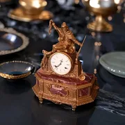Настольные часы «Охотник с собакой» из бронзы — оригинальный подарок — фотография 1