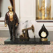 В подарок: Часы «Работник нефтяной промышленности 3» с качалкой — фотография 1