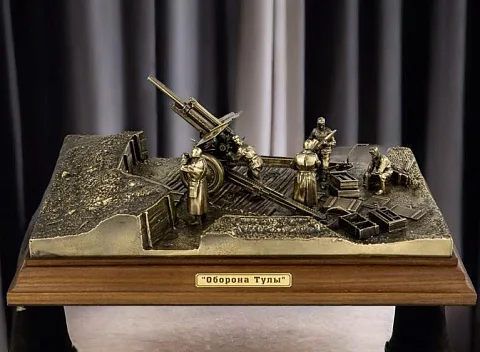 Диорама «Оборона Тулы» из бронзы и ясеня, 1:35 — красивый подарок