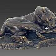 Бронзовая композиция «Львица» — красивый подарок — фотография 2