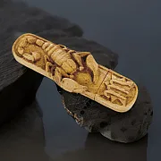 На память: Флешка «Скорпион» из дерева — фотография 1