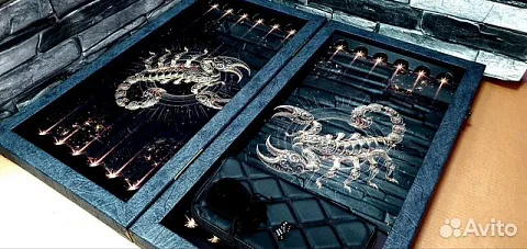 На память: Нарды под стеклом «Золотой скорпион»
