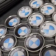 На память: Комплект стальных фишек для нард «BMW» — фотография 1