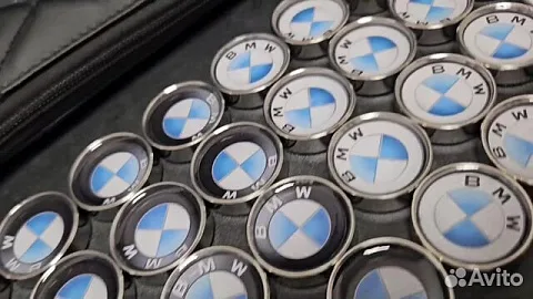 На память: Комплект стальных фишек для нард «BMW»
