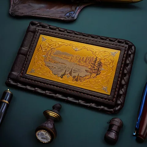 Подарочная кожаная визитница «Природа России». Златоуст
