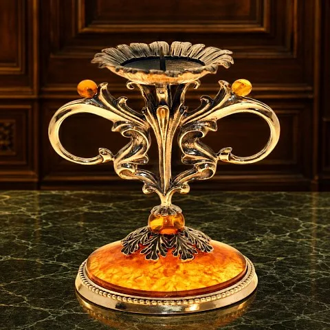 Подарочный подсвечник из янтаря с бронзой, высота 90 мм