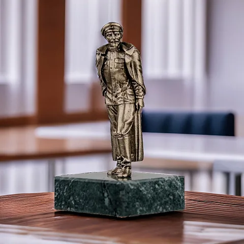 Статуэтка «Ф.Э. Дзержинский» из бронзы — оригинальный подарок